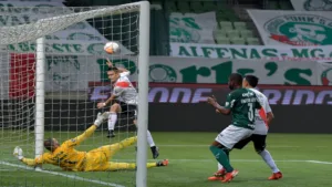 Palmeiras enfrenta o River Plate na Libertadores e Emerson Santos relembra lance de 2020: “Agradecido por esse reconhecimento”