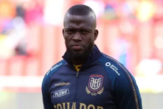 Enner Valencia em ação pela seleção equatoriana.