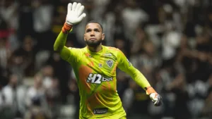 Everson se dirige à torcida e projeta volta por cima do Atlético-MG: “Precisamos nos fortalecer”