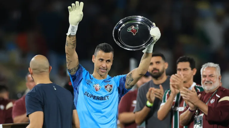 Ronaldo Giovanelli manda recado para Taffarel e defende Fábio, do Fluminense, na seleção brasileira: “Está na hora de mudar”