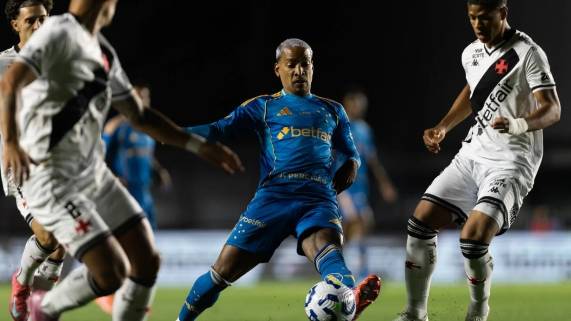 Felipe Melo mantém Cruzeiro na briga com Flamengo e Palmeiras pelo título do Brasileirão: “Ainda está vivo”