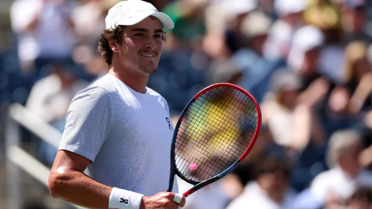 Fernando Meligeni exalta o tênis brasileiro com muitos torneios e cita Bia Haddad e João Fonseca: “Momento é espetacular” 