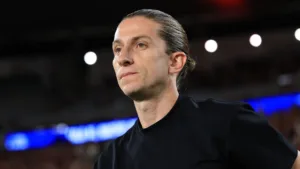 Filipe Luís sobe o tom ao detonar arrogância do árbitro de Flamengo x Estudiantes: “É uma prepotência extrema”