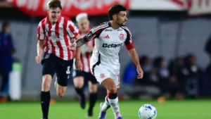 Flaco López, do Palmeiras, já previa dificuldades do Flamengo com Estudiantes: “É inevitável falar”