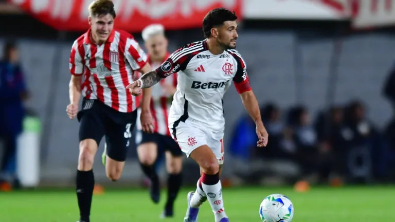 Flaco López, do Palmeiras, já previa dificuldades do Flamengo com Estudiantes: “É inevitável falar”