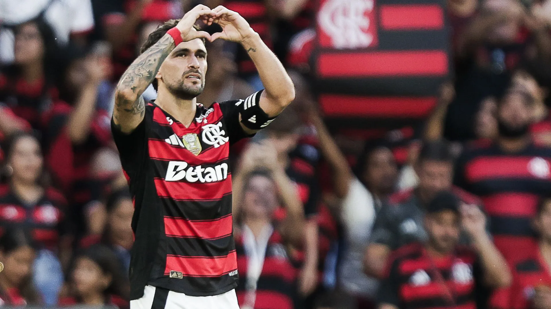 Flamengo acerta a renovação com Arrascaeta até o fim de 2028