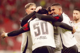 Jogadores do Flamengo comemoram gol no Brasileirão