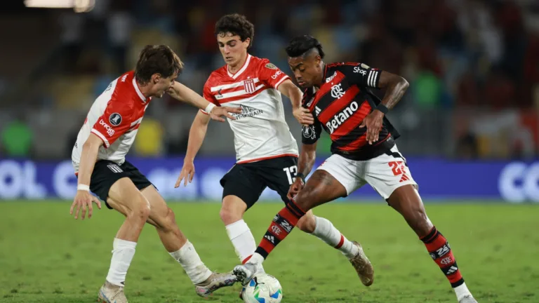 Conmebol cogita punição ao Flamengo e torcedores temem eliminação para o Estudiantes na Libertadores: “Lá será uma guerra”