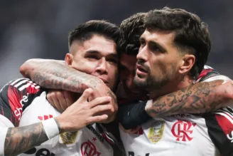 Jogadores do Flamengo comemoram gol contra o Corinthians