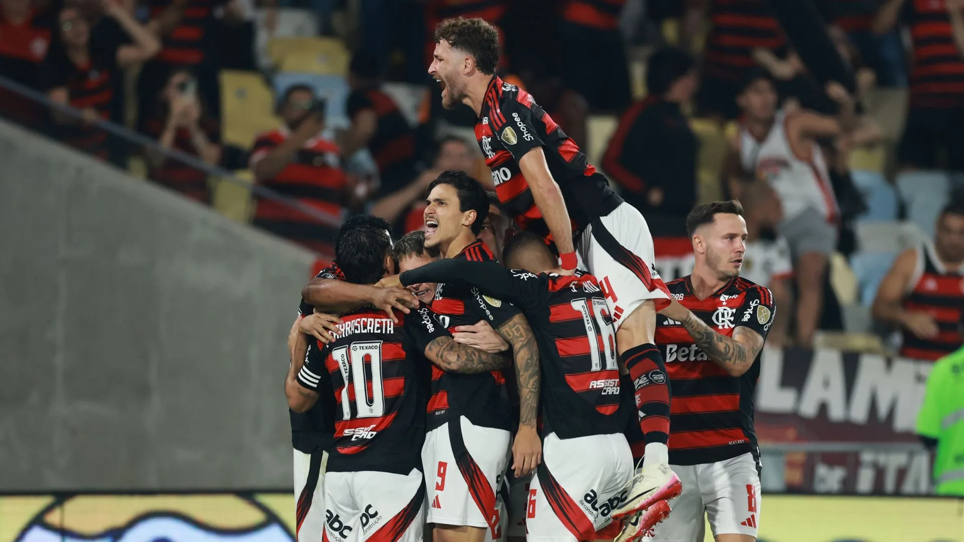 Craque Neto aponta equipe que ‘bate de frente’ com Flamengo e Palmeiras no Brasil: “O time titular do Corinthians”
