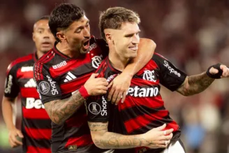 Jogadores do Flamengo comemoram gol no Maracanã