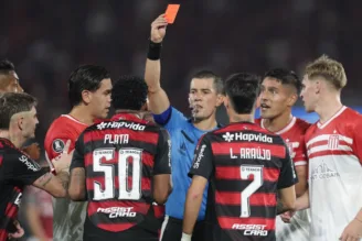 Expulsão de Plata, em em Flamengo x Estudiantes