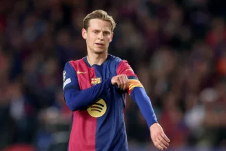 Frenkie de Kong, do Barcelona, assiste jogos do Corinthians