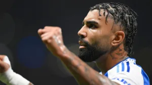 Cruzeiro busca virada contra o Bahia no Brasileirão e torcedores aclamam Gabigol após golaço: “É o predestinado”