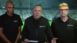 Galvão Bueno protesta contra o VAR durante transmissão de Corinthians x Athletico-PR: “Entra demais na história”
