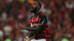 Gerson, do Zenit, negocia retorno ao Flamengo para tratar lesão e Nicola revela: “O clube já aprovou”