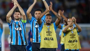 Edenílson tem saída definida no Grêmio e torcedores aprovam decisão: “Tomará que o Kannemann vá junto”
