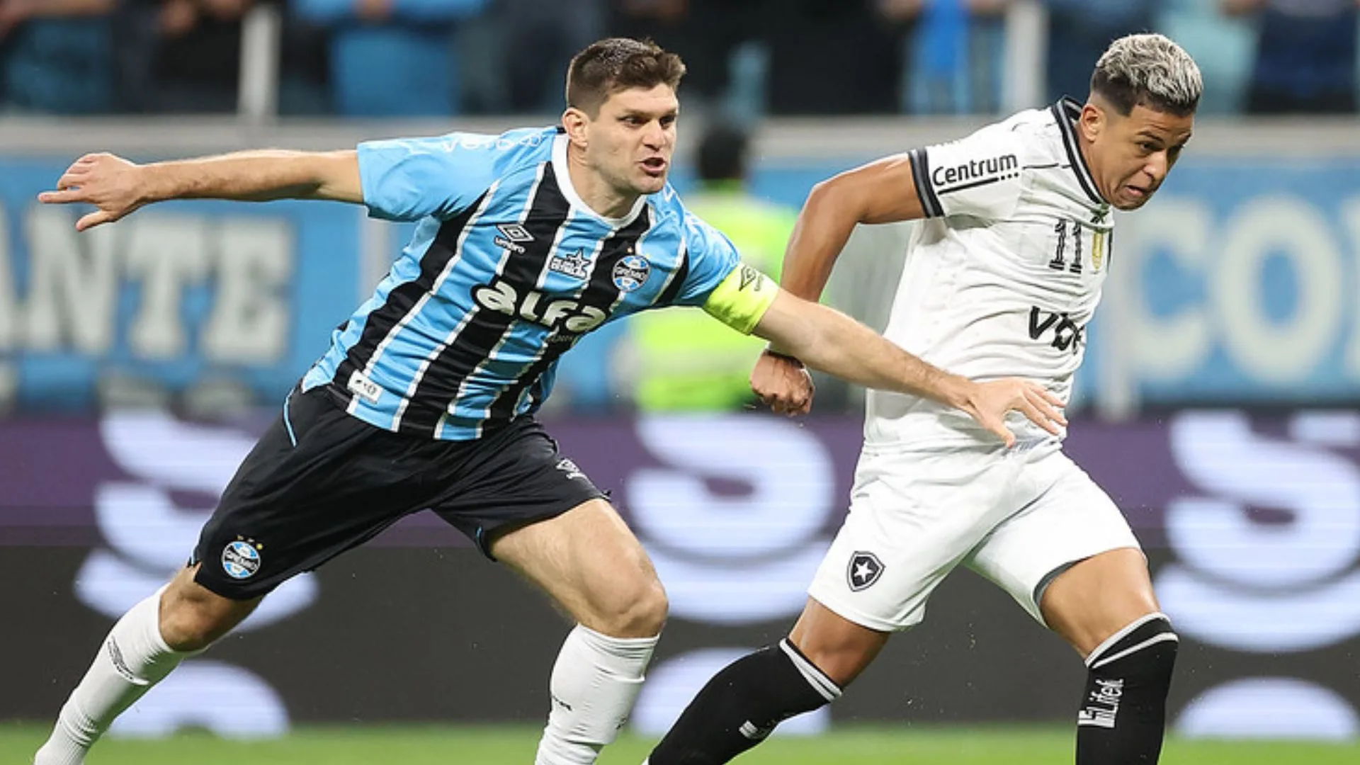 Botafogo e Grêmio empatam no Brasileirão e torcedores detonam Davide Ancelotti: “Não tirou o Matheus Martins”