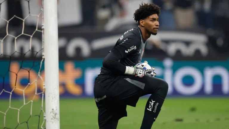 Hugo Souza viraliza tomando gols em treino da seleção brasileira e Craque Neto defende: “Batida do Taffarel foi perfeita” Hugo Souza viraliza tomando gols em treino da seleção brasileira e Craque Neto defende: “Batida do Taffarel foi perfeita”