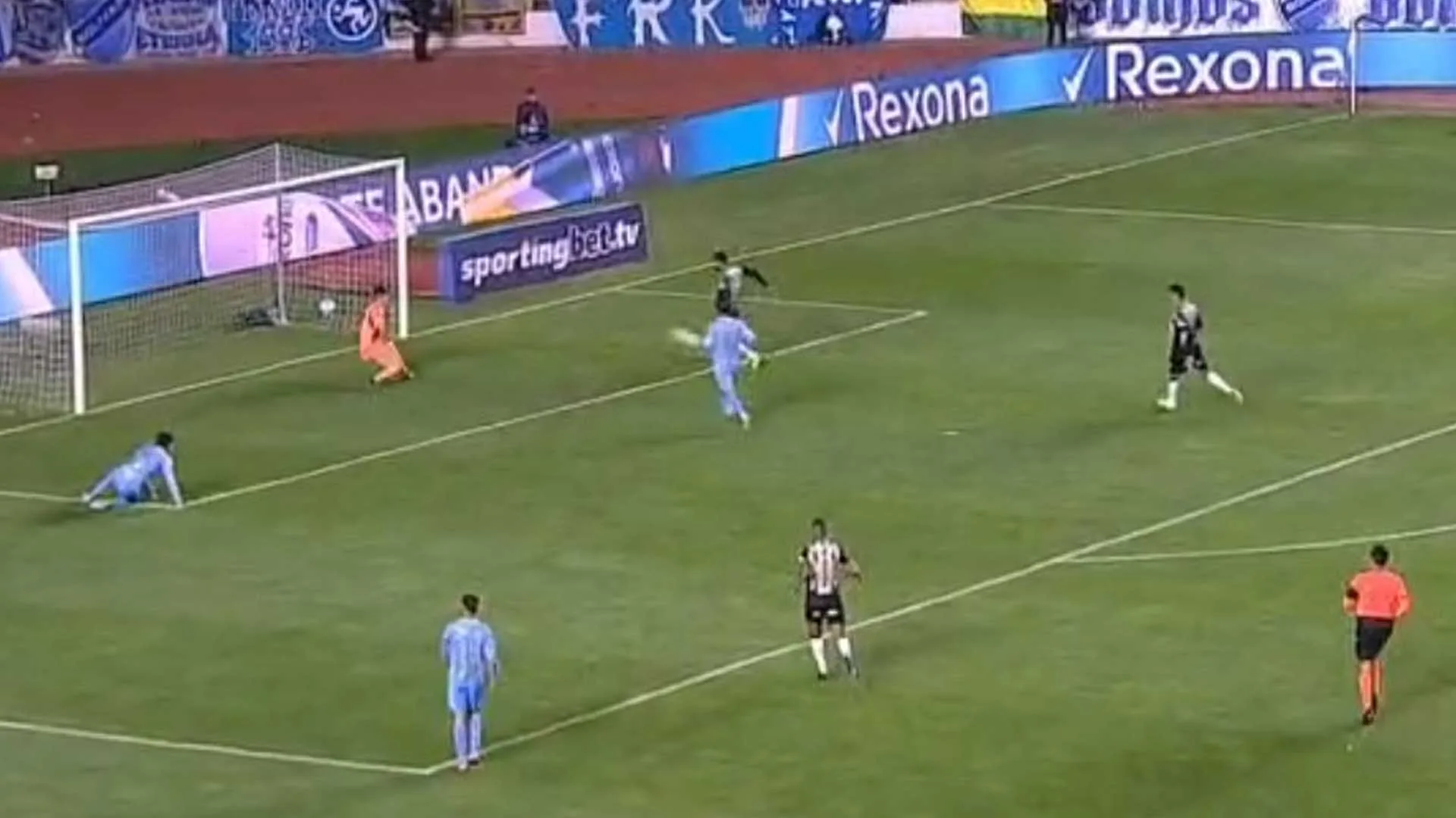 Hulk culpa a altitude após perder chance inacreditável em jogo do Atlético-MG: “Não é tão fácil assim”