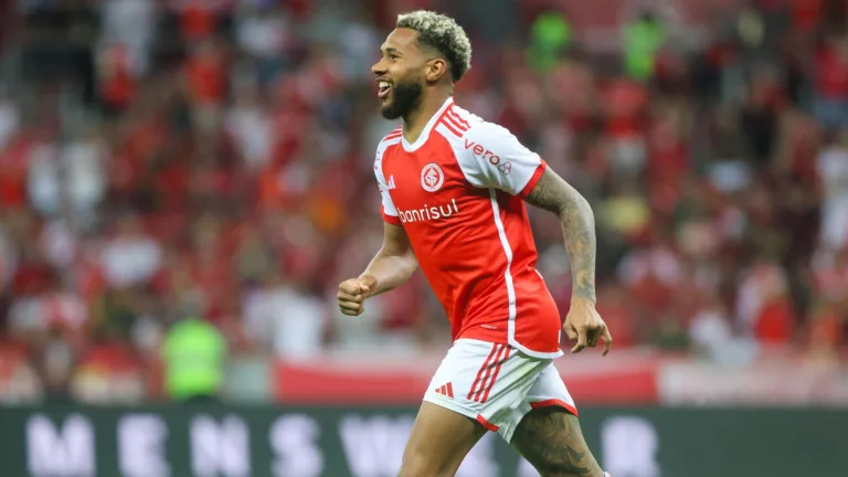 Wesley publica despedida oficial ao Internacional e jogadores do elenco repercutem a saída: “Na torcida por você”