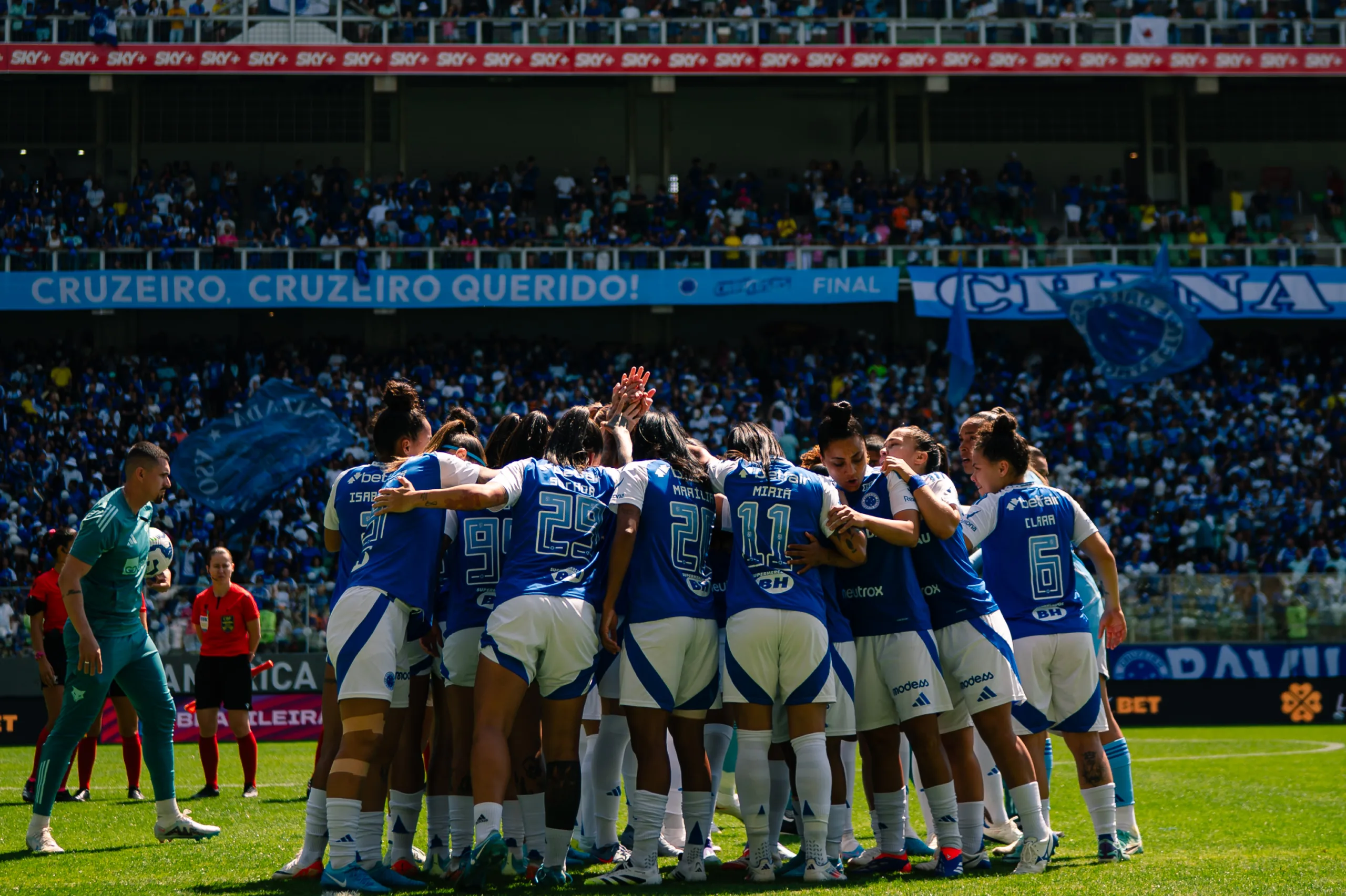 Jonas Urias, técnico do Cruzeiro, desabafa sobre final do Brasileirão Feminino: “Vamos lutar até o final”