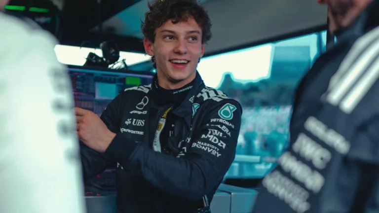 Kimi Antonelli, da Mercedes, é elogiado após desempenho no GP do Azerbaijão de F1: “Campeão”