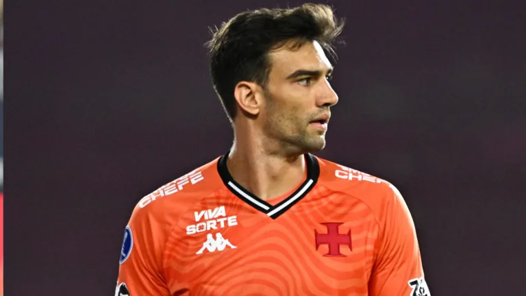 Vasco elimina o Botafogo, avança na Copa do Brasil e torcedores aclamam redenção de Léo Jardim: “Melhor do país”