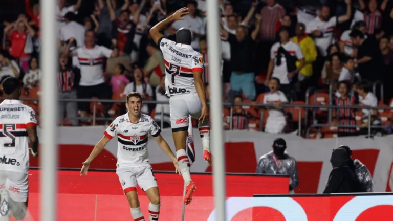 Casagrande compara dupla do São Paulo com Neymar no Santos: “Lucas e Oscar não jogam nunca”