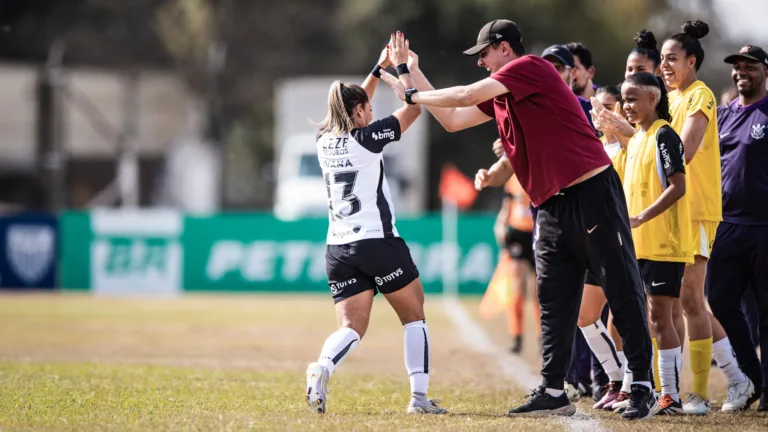 Lucas Piccinato diz que não se sente pressionado no Corinthians: “Para mim, é muito tranquilo”