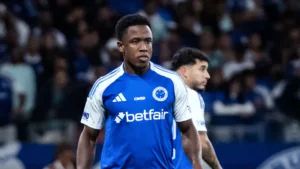 Cruzeiro confirma quatro reforços na segunda janela de transferências; Keny Arroyo e Sinisterra são os mais caros