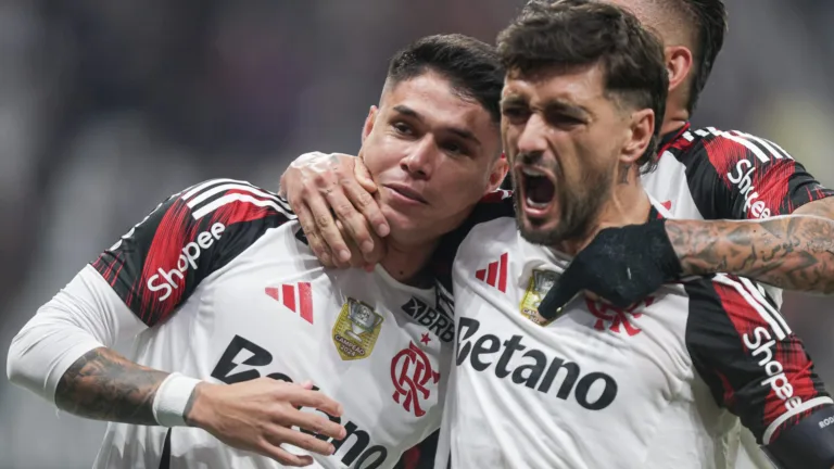 Sormani banca Flamengo próximo ao título do Brasileirão após vencer o Corinthians: “Meia mão na taça”