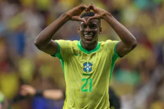 Luiz Henrique comemora gol nas Eliminatórias