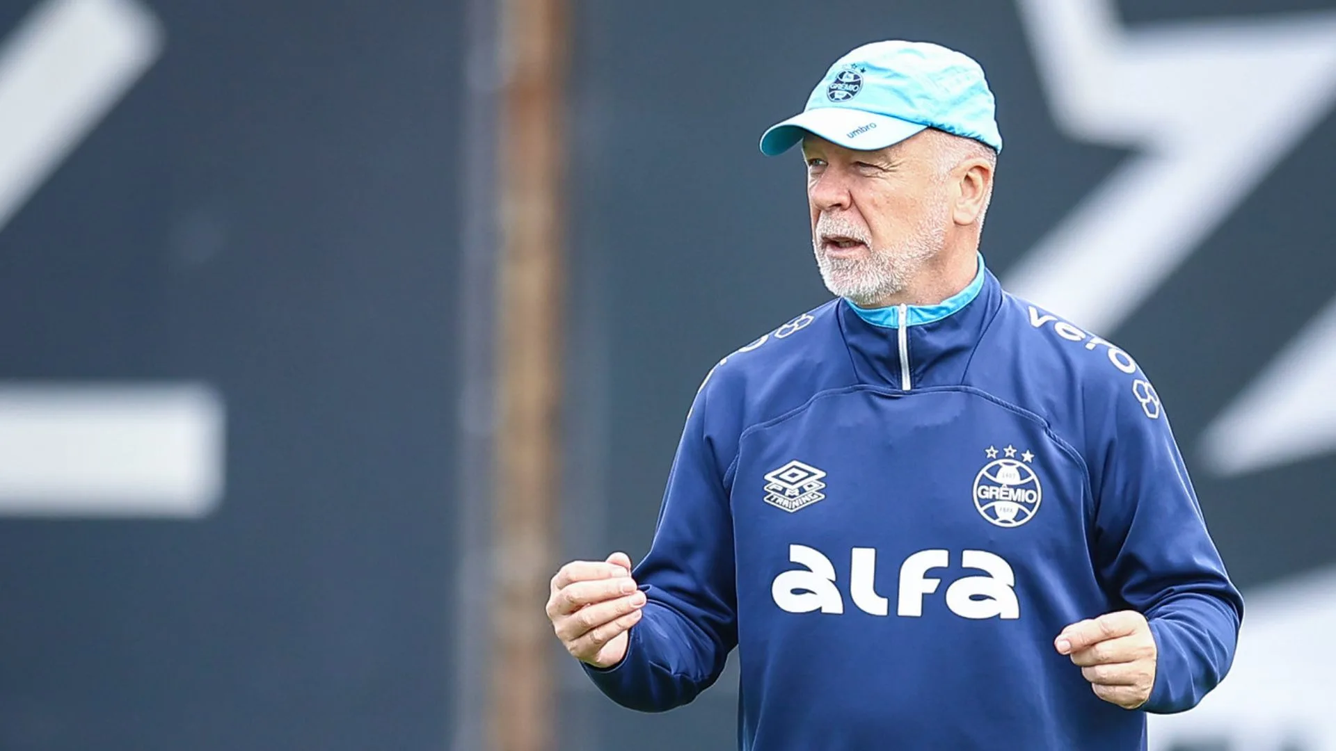 Grêmio toma decisão sobre permanência de Mano Menezes e torcedores lamentam: “Série B já é realidade”