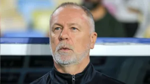 Mano Menezes deve realizar mudanças na escalação do Grêmio contra o Vitória no Brasileirão