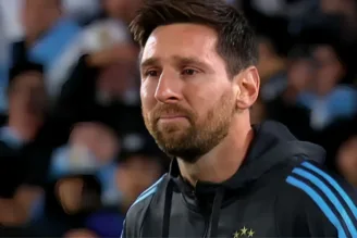 Messi chorando em sua despedida pela Argentina