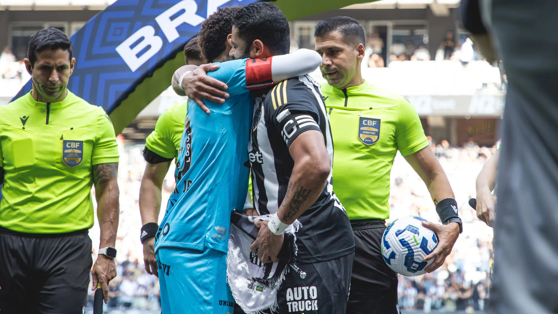 Milton Neves indica possível rebaixamento de Atlético-MG e Santos no Brasileirão: “É um claro aviso”