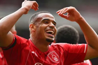 Murillo, zagueiro do Nottingham Forest da Inglaterra