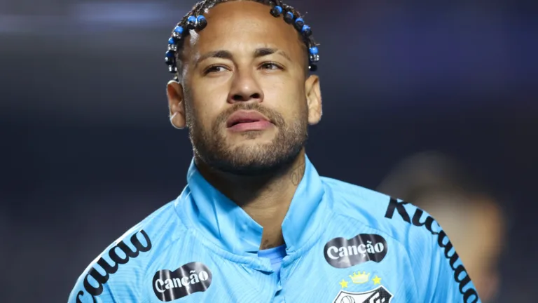 Neymar desabafa e nega chances de encerrar a carreira após nova lesão no Santos: “É triste como inventam as coisas”