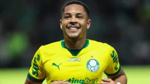 Nicola descarta saída de Vitor Roque do Palmeiras para times da Europa: “Vai precisar chegar na seleção”