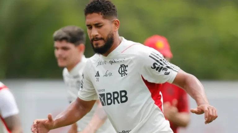 Fora dos planos do Flamengo, Pablo se manifesta e declaração irrita torcedores: “Abre mão do salário então”