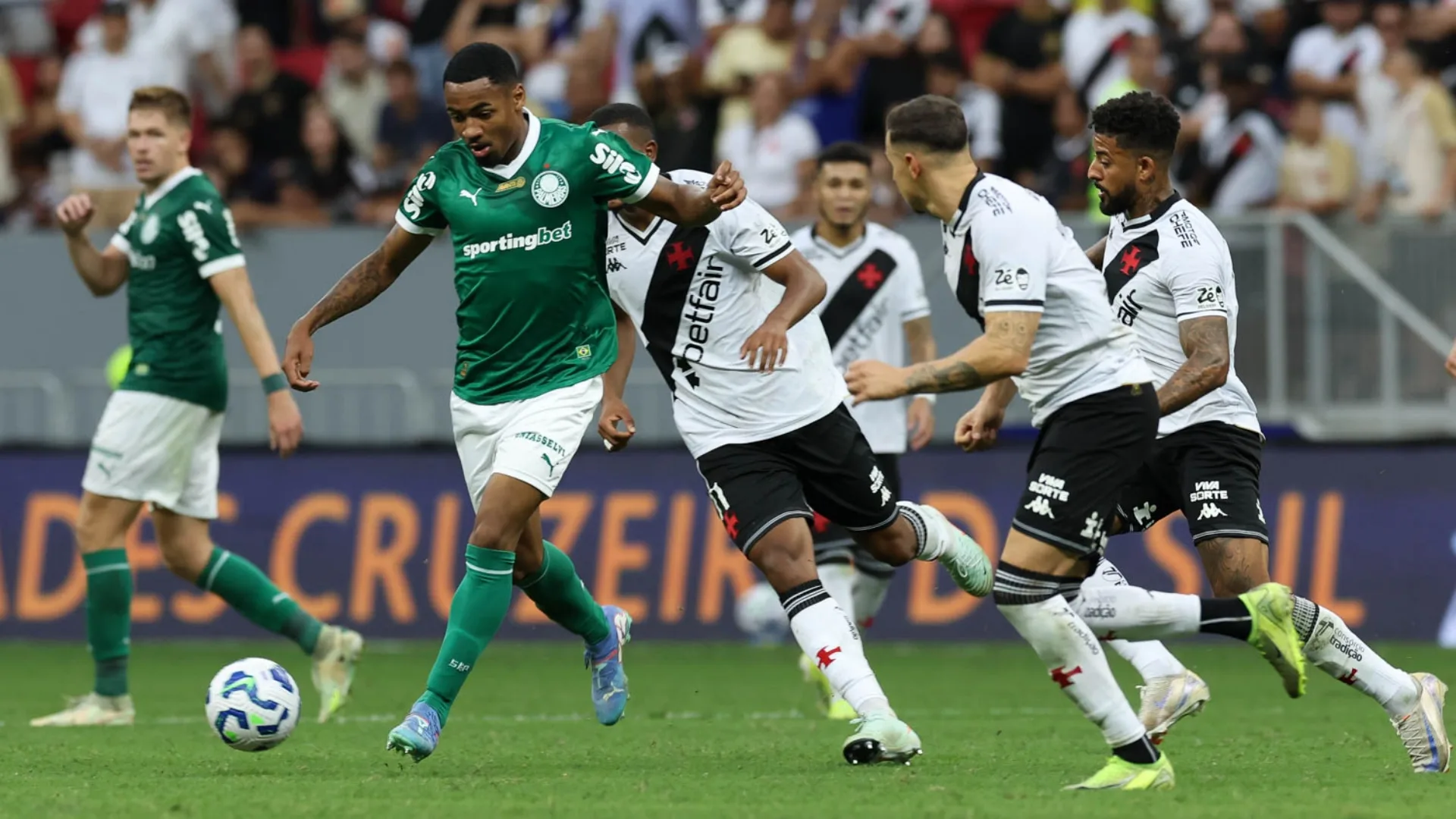 Onde assistir Palmeiras x Vasco no Brasileirão: horário, escalações e arbitragem