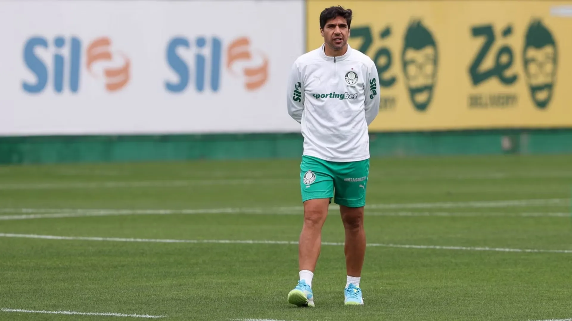 Qual é o salário de Abel Ferreira como técnico do Palmeiras em 2025 e como anda a renovação