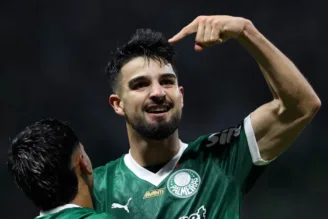 Flaco López comemora gol contra o River Plate