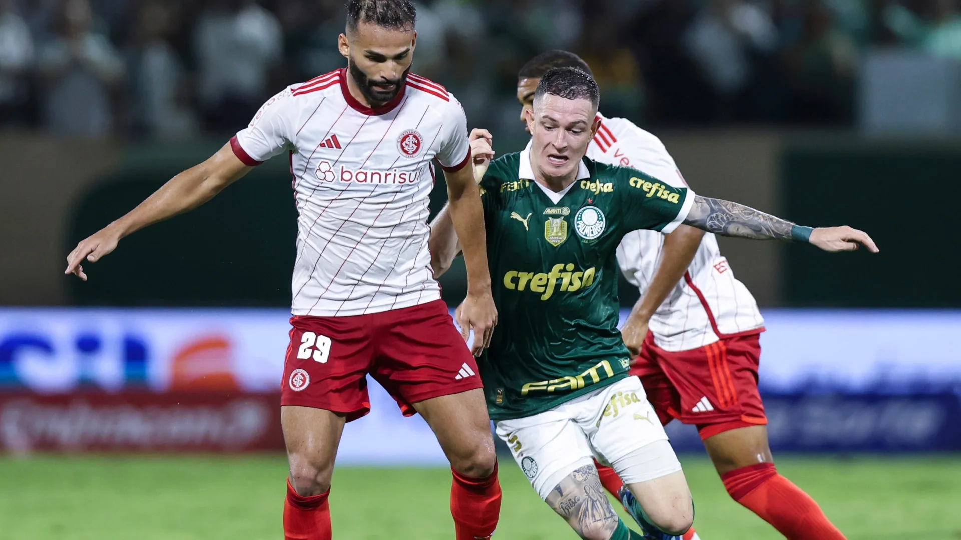 Cicinho indica “massacre” do Palmeiras, mas prevê derrota contra o Internacional: “No final, acha um golzinho”