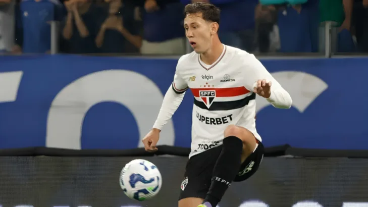 São Paulo encaminha saída do lateral-esquerdo Patryck e torcedores comemoram: “Pelo menos uma notícia boa” São Paulo encaminha saída do lateral-esquerdo Patryck e torcedores comemoram: “Pelo menos uma notícia boa”