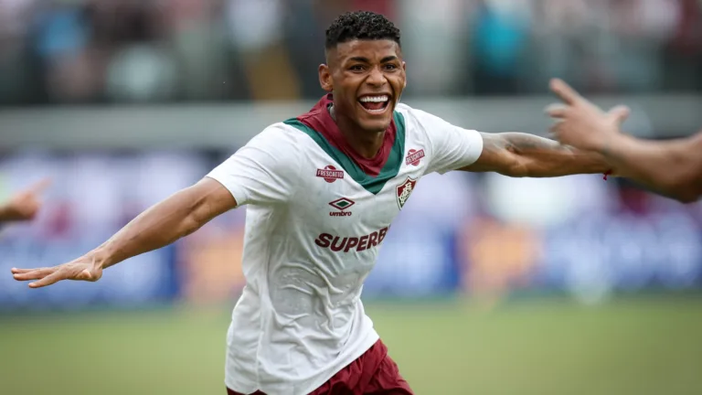 Premiere perde áudio durante Vitória x Fluminense e torcedores reagem: “Todo jogo deveria ter essa opção”