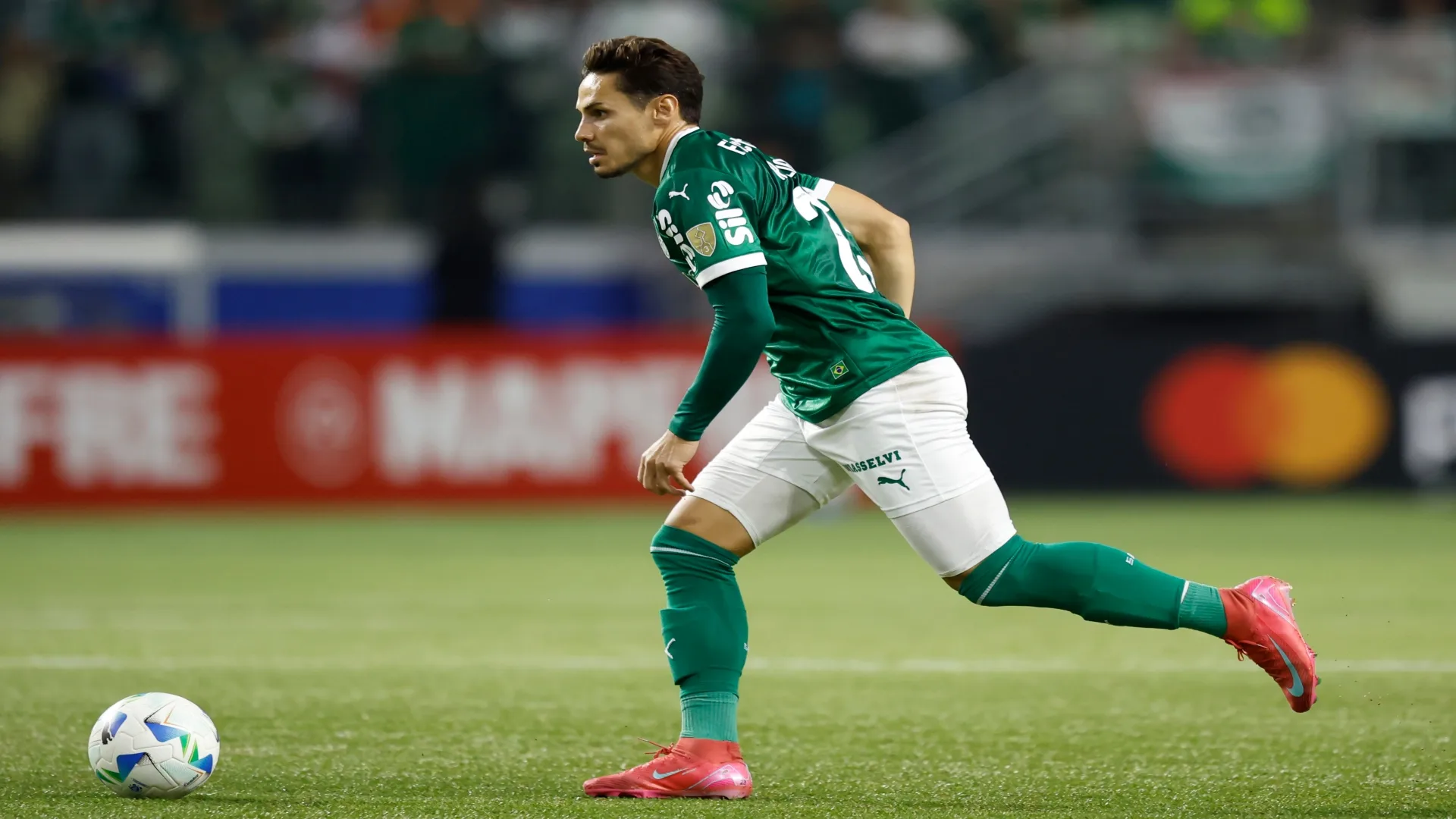 Massini fala do retorno de Raphael Veiga ao Palmeiras: “Ele sabe jogar bola, pode acrescentar muito”