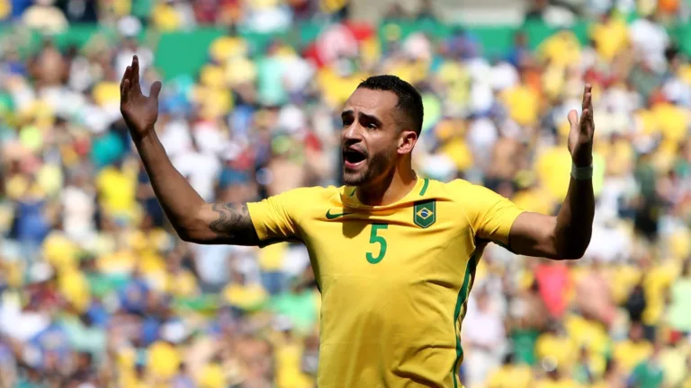 Renato Augusto declara preferência pelo Corinthians, mas admite sentimento pelo Flamengo: “Carinho e gratidão”