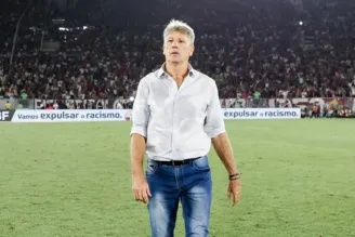 Renato Gaúcho em campo após classificação do Fluminense